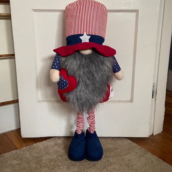 Expandable Standing Patriotic Gnome - Picture 1 of 10